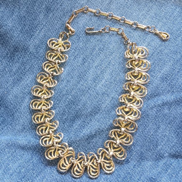 Coro Vintage Goldtone Necklace - Picture 9 of 11